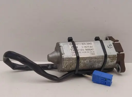 Mercedes-Benz E W211 Seat adjustment motor A2118202642