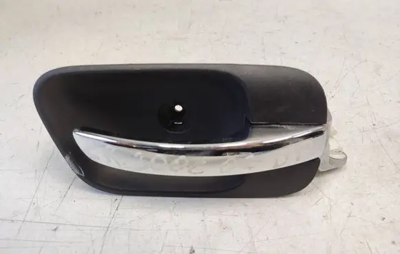 Chrysler 300C Front door interior handle 1070402