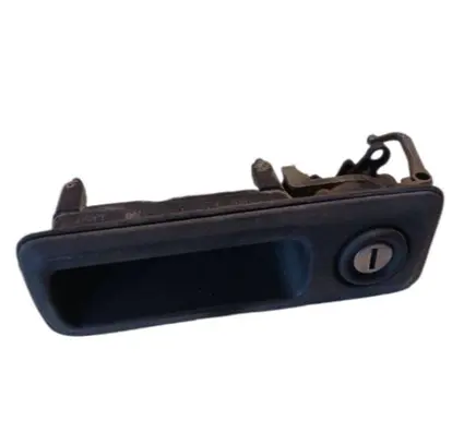 Volkswagen Golf III Tailgate/trunk/boot exterior handle 1H9827571