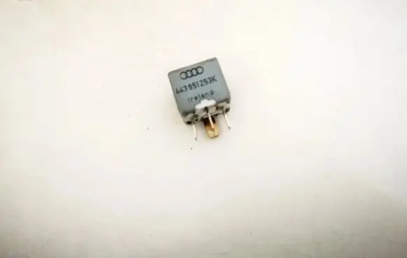 Audi A6 S6 C4 4A Other relay 443951253k