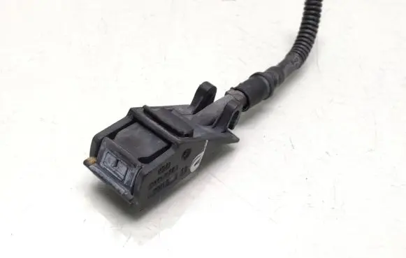 Volkswagen Golf IV Windshield washer spray nozzle 6E0955985