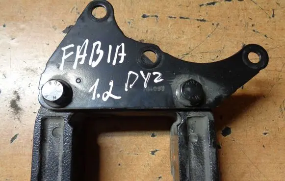 Skoda Fabia Mk2 (5J) Gearbox mounting bracket 6R0199111
