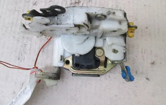 Nissan Micra Front door lock