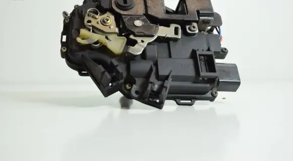 Audi A6 S6 C5 4B Rear door lock 4B0839016G