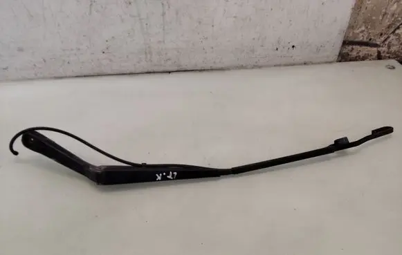Volkswagen II LT Front wiper blade arm 