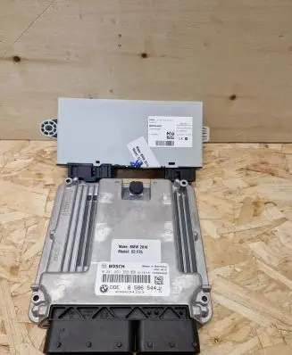BMW X3 F25 Engine control unit/module 8586544 0281031958 9367376