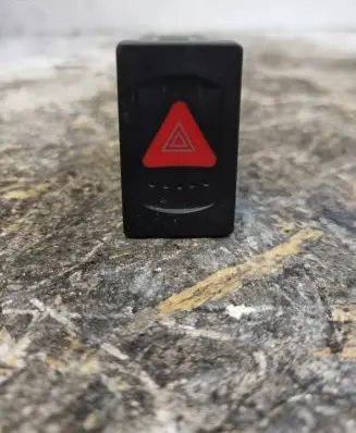 Volkswagen PASSAT B5.5 Hazard light switch