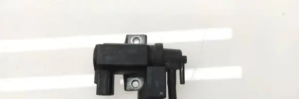 Toyota RAV 4 (XA30) Vacuum valve 258190R011 70051308 06T109