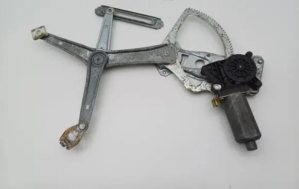 Mercedes-Benz C W202 Front door window regulator with motor 0130821639