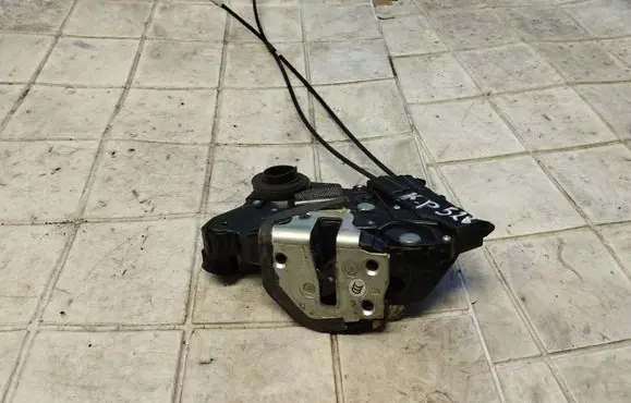 Toyota Prius (XW20) Front door lock