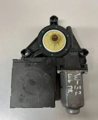 Volkswagen Caddy Front door window regulator motor 5K0959792 05075732 160714