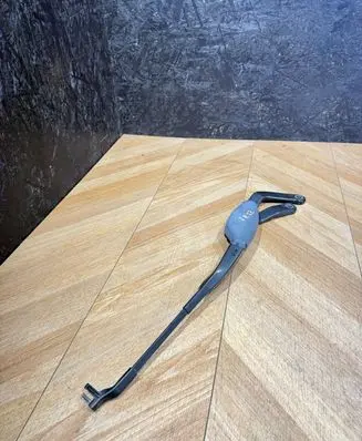 Mercedes-Benz E W211 Front wiper blade arm A2118240049