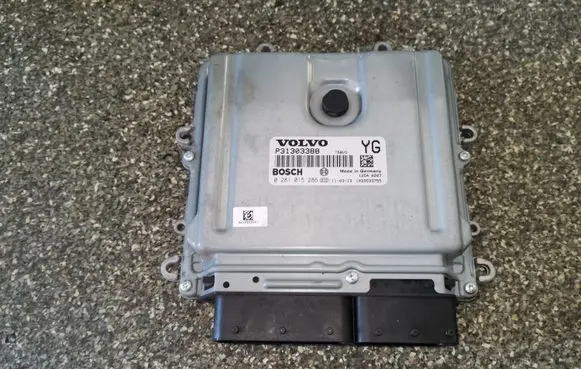 Volvo S60 Engine control unit/module 0281015286 31303388 P31303388