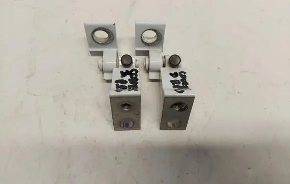 Radiator mount bracket