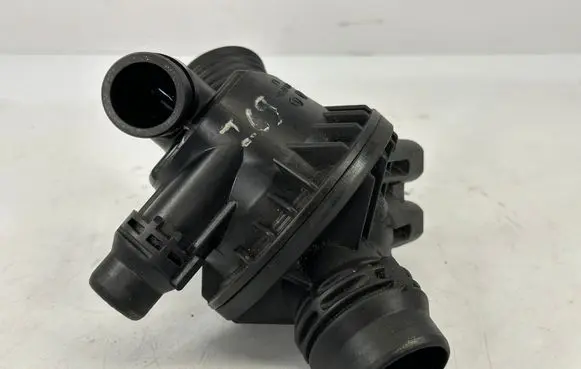 Thermostat/thermostat housing