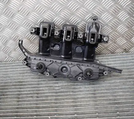 Opel Vivaro Intake manifold 118302761R