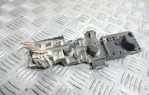 Citroen Xsara Picasso Tail light bulb cover holder