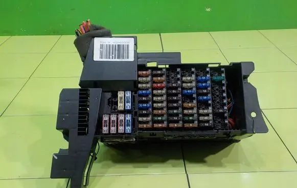 Mercedes-Benz B W245 Fuse box set A1695451640 BEZPIECZNIKOW