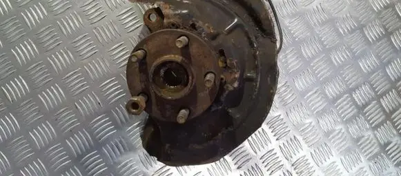 Toyota Avensis T220 Front wheel hub