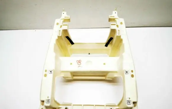 Chrysler 300 - 300C Radio/GPS head unit trim 61411N000 1165230AC 1167280AA