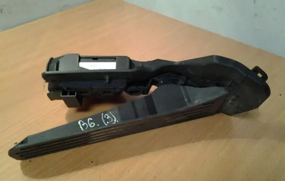 Volkswagen PASSAT B6 Accelerator throttle pedal 1K2721503M 6PV00874500