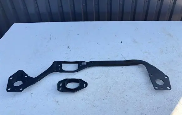 Volkswagen PASSAT B5 Bottom radiator support slam panel 8D0805851