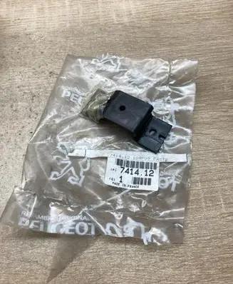 Peugeot 206 CC Hand brake release cable 741412