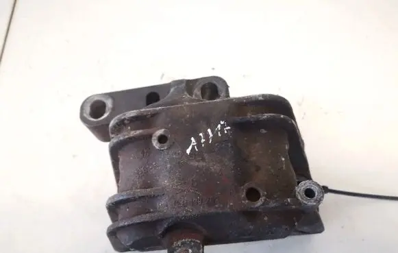 Volkswagen PASSAT B6 Engine mount bracket 1k0199262