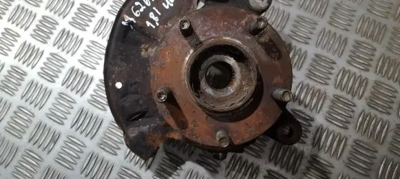 Mazda 626 Front wheel hub