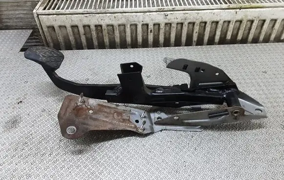 Mazda 3 I Brake pedal