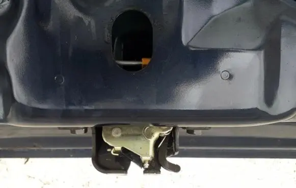 Mazda 323 F Tailgate/trunk/boot lock/catch/latch