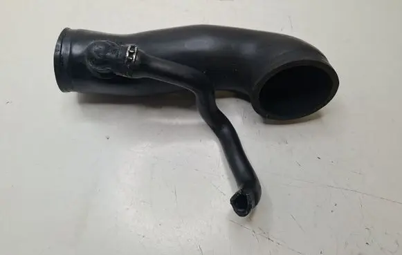 BMW 5 E39 Turbo air intake inlet pipe/hose 2246288