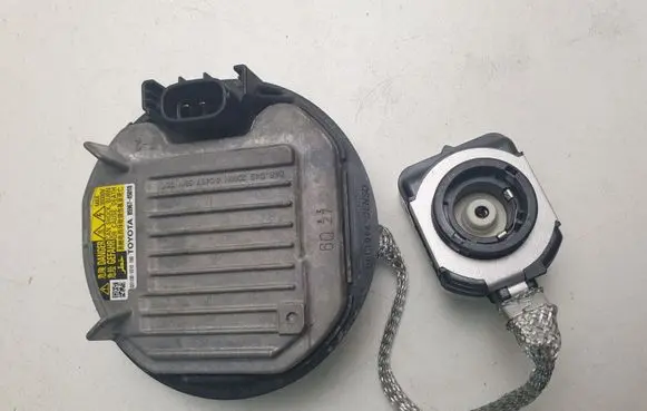 Toyota RAV 4 (XA40) Headlight ballast module Xenon 5212742090
