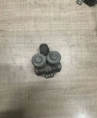 Mercedes-Benz E W210 Coolant heater control valve 