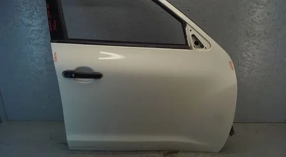 Nissan Juke I F15 Front door