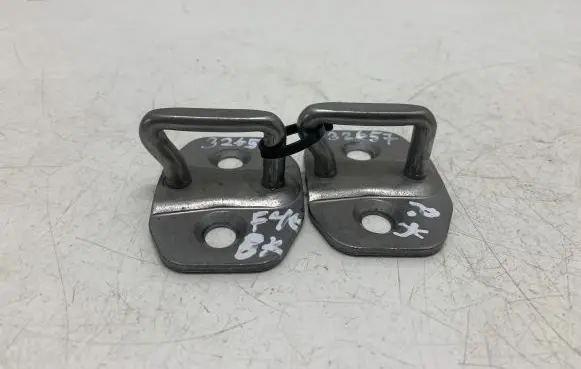 BMW 2 F46 Front door lock loop/hook striker 7394435