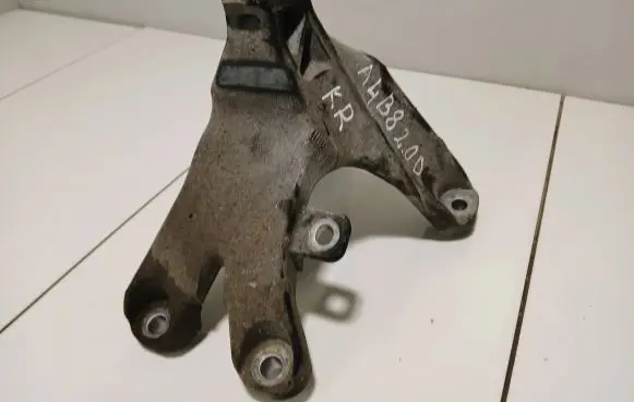 Audi A4 S4 B8 8K Engine mounting bracket