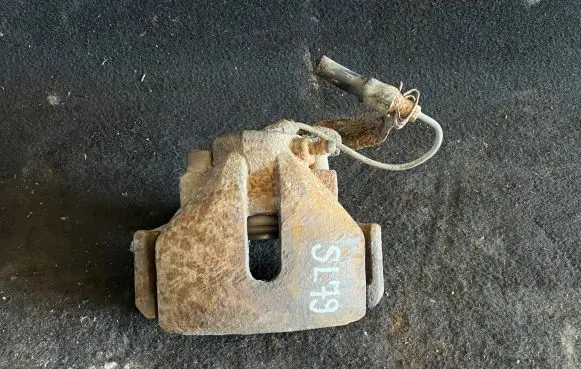 Volkswagen PASSAT B5.5 Front brake caliper