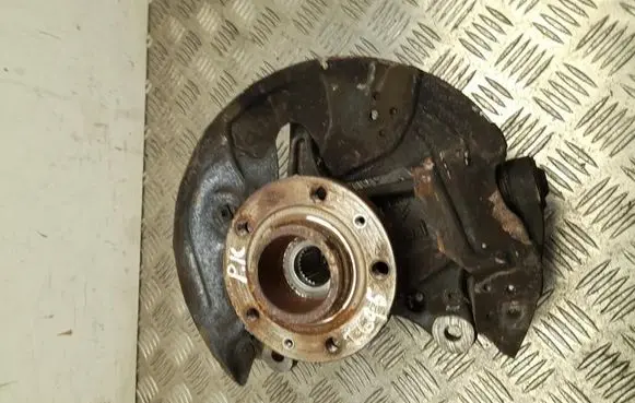 Peugeot 5008 Front wheel hub 695PK