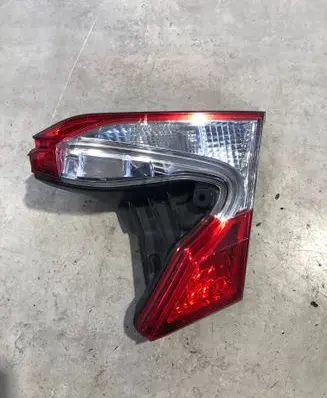 Toyota C-HR I Tailgate rear/tail lights 81580F4010