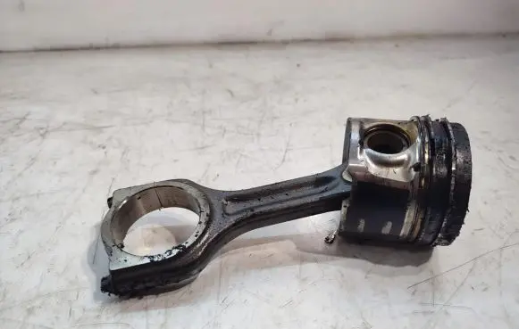 Peugeot 5008 Piston with connecting rod