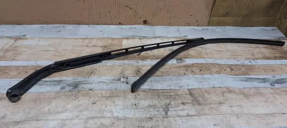 Citroen C5 Front wiper blade arm 9682797780