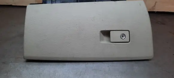 Volvo XC70 Glove box
