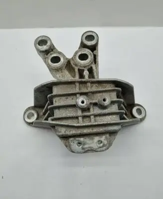 Chrysler Pacifica Engine mount bracket P68224746AD 68224746AD 68224746