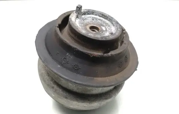 Mercedes-Benz E W211 Engine mount bracket