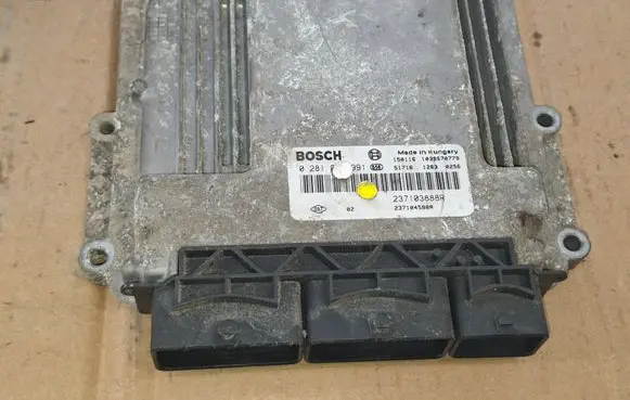 Opel Vivaro Engine control unit/module 237103888R 9281081 237104588R