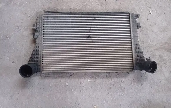 Volkswagen Touran I Intercooler radiator