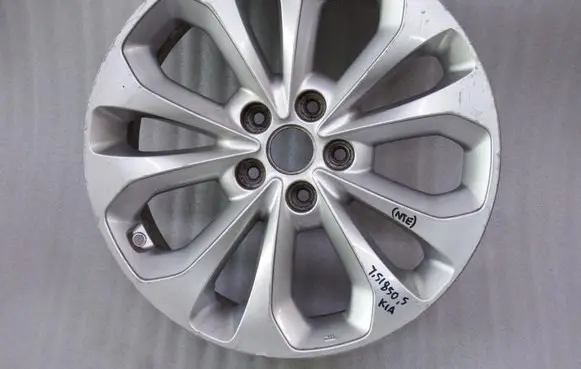 KIA Sorento R18 alloy rim 