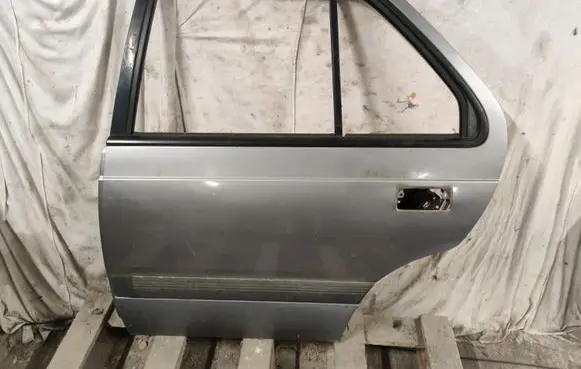 Mazda 929 Rear door