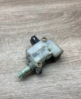Volvo V50 Fuel tank cap lock motor 30716226 6942 754662
